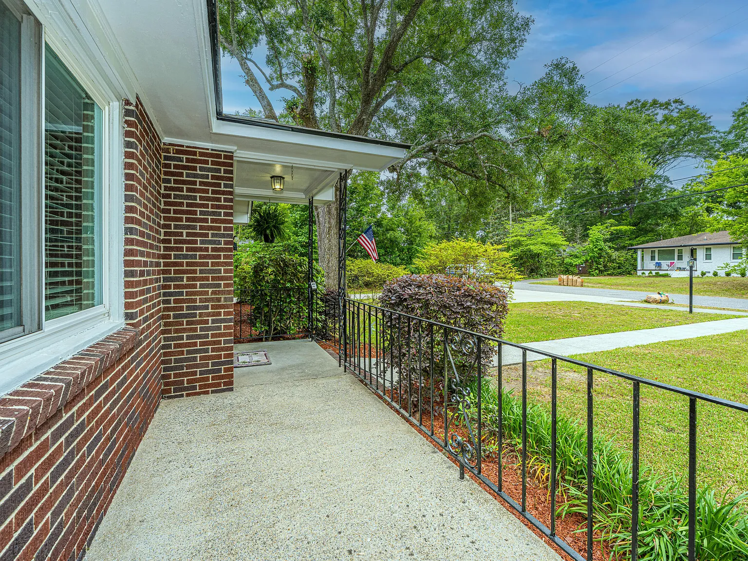 3 bed, 2.0 bath, 1800 sqft, $4,000 — Photo 3