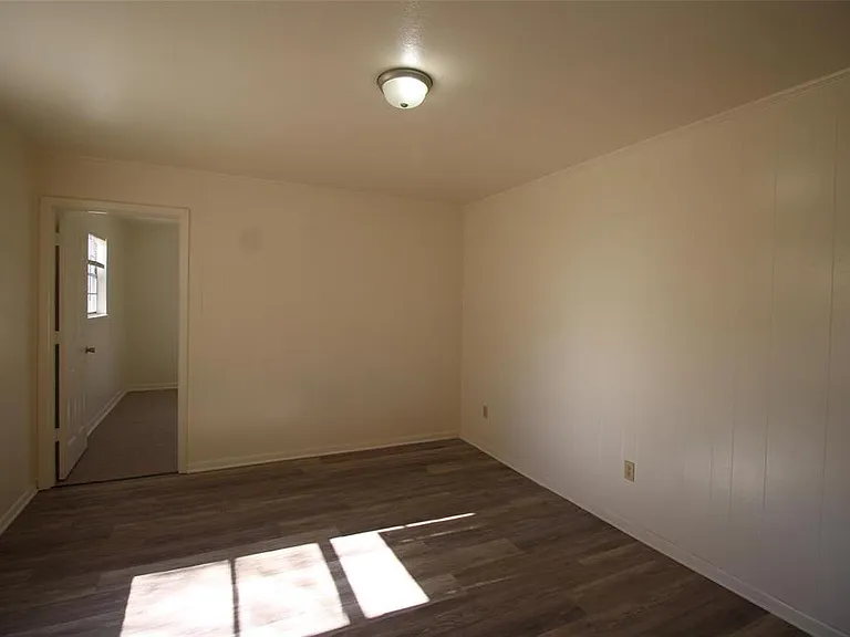605 W Hill St — Photo 13