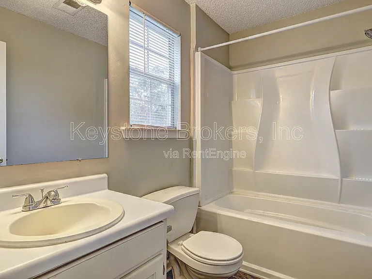 1370 N Hampton Dr — Photo 7