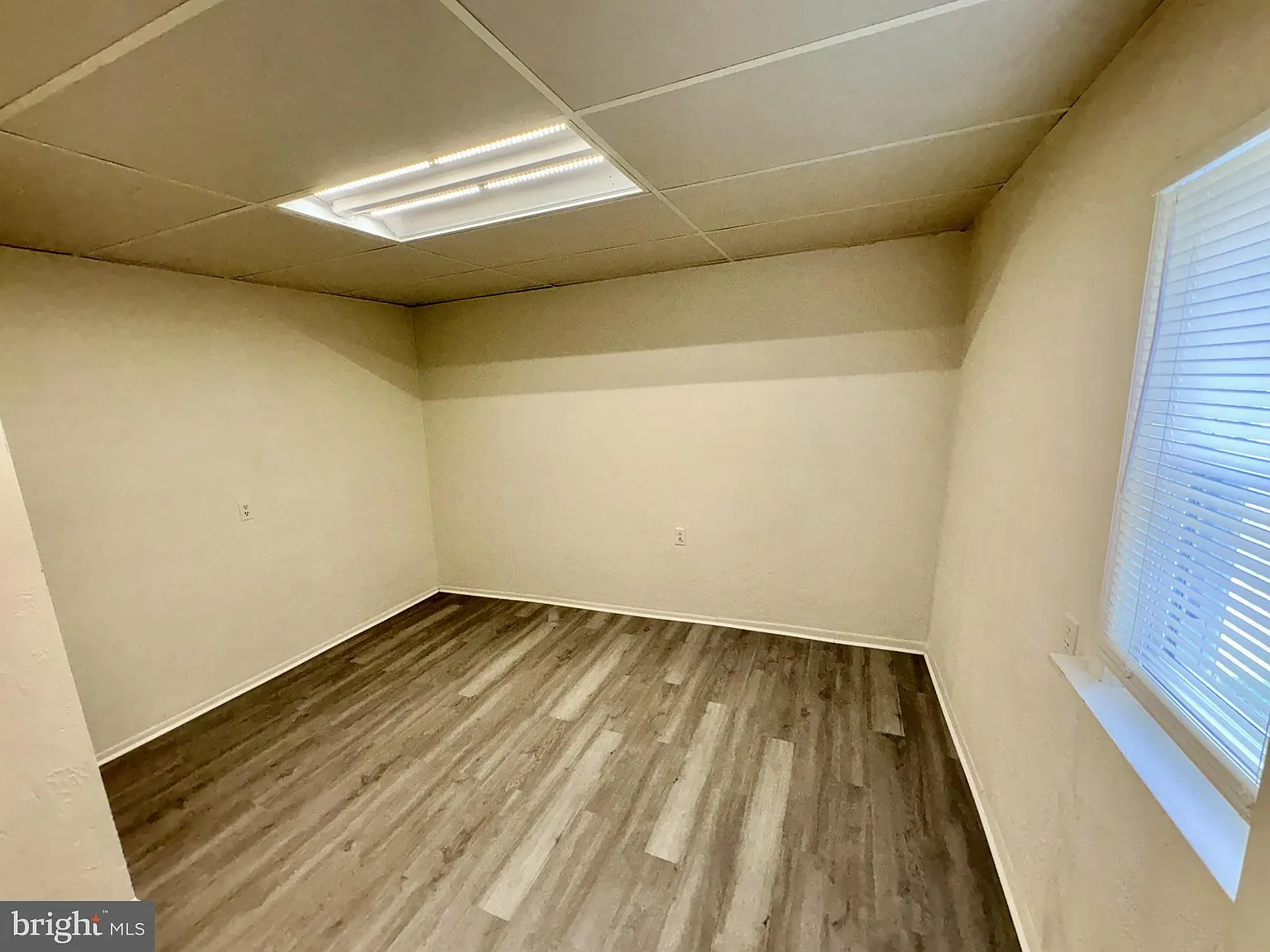 3 bed, 1.0 bath, 1880 sqft, $1,250 — Photo 4