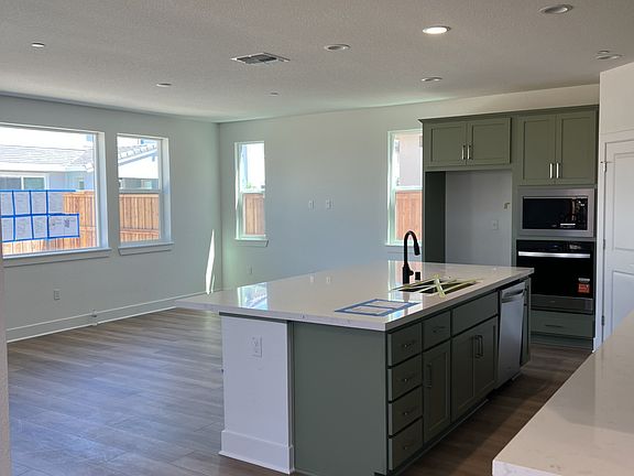3rd image of 3081 Green Meadow Ln