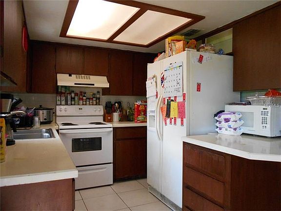 3rd image of 2919 Woodland Dr