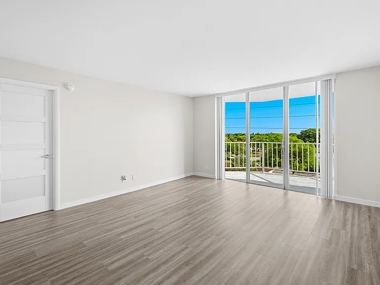 16740 NE 9th Ave #405 — Photo 13
