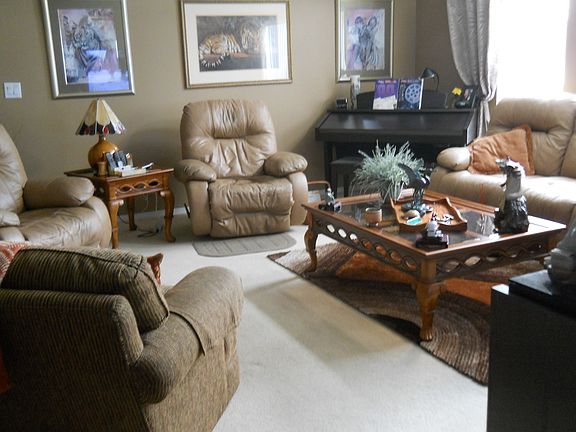 3rd image of 454 New Pond Ct