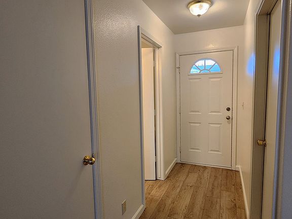 5th image of 404 Valley Cir APT B