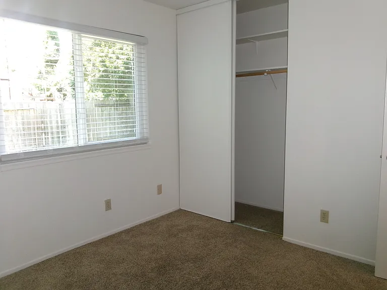 2109 California Dr — Photo 8
