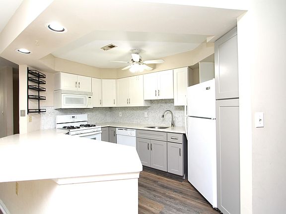 3rd image of 73 Trotters Ln #73