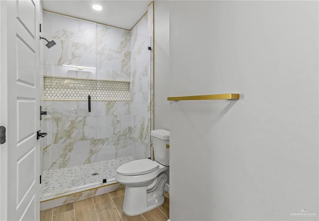 3 bed, 2.0 bath, 1355 sqft, $1,425 — Photo 3