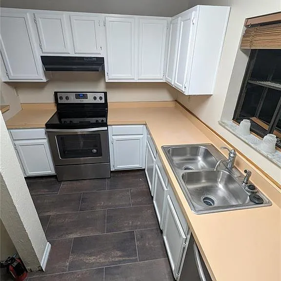 4317 SW 69th Ter — Photo 3