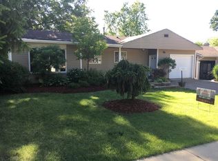32 Aspen Ln, Carpentersville, IL