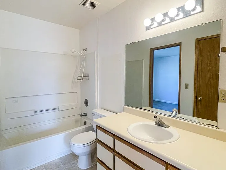 2207 N St — Photo 3