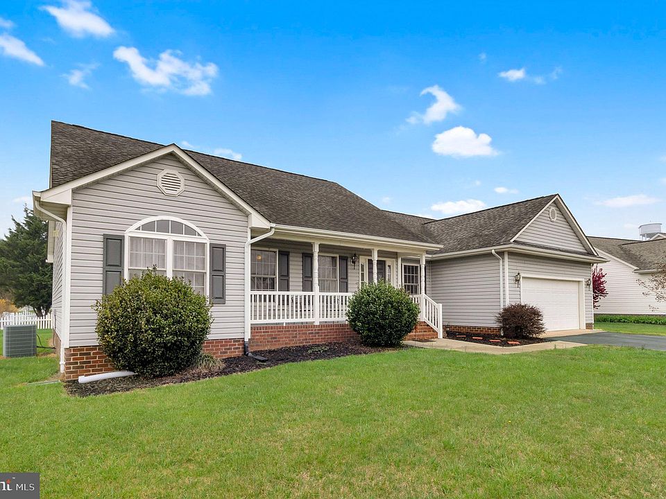 1st image of 204 Meadow Ln