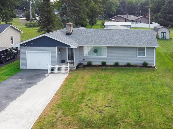 1228 Tucker Rd, Fremont, OH 43420
