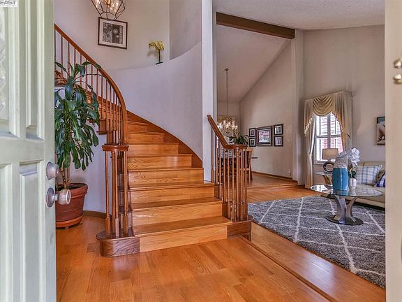 5th image of 4630 Kelso St