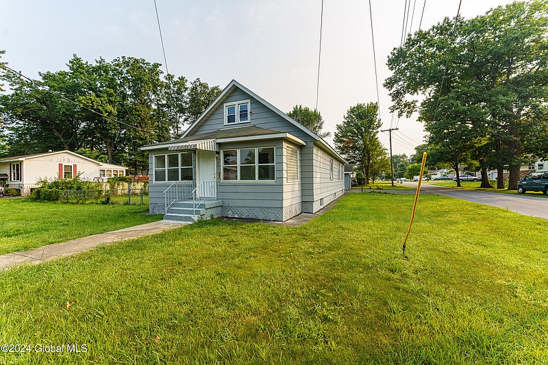 3rd image of 3131 McDonald Avenue