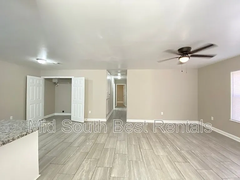320 Bellewood Ln #B — Photo 13
