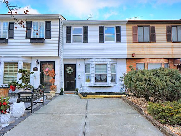 2nd image of 46 Sandalwood Dr