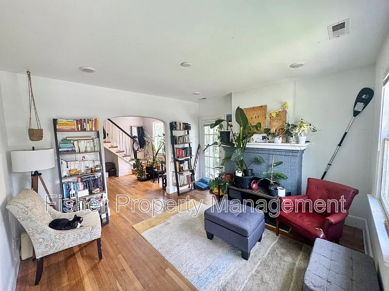 3 bed, 2.0 bath, 1248 sqft, $1,995 — Photo 3