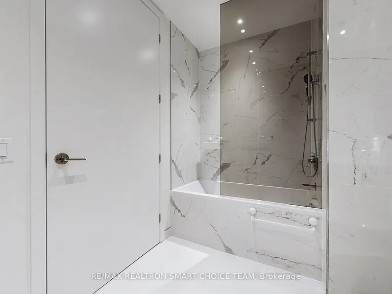 11 Yorkville Ave #5002 — Photo 33