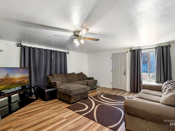 4th image of 202 W Midway St