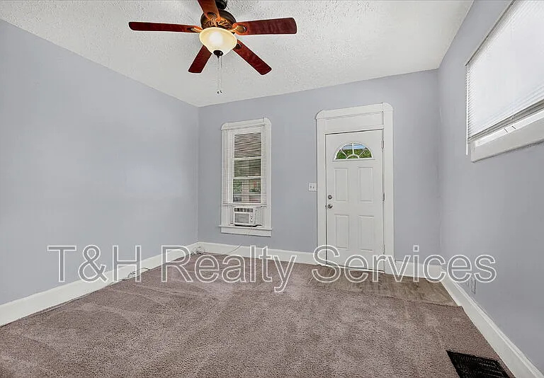 100 N Muessing St — Photo 5