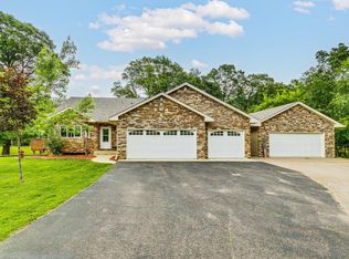3220 S Vine St, Cambridge, MN 55008