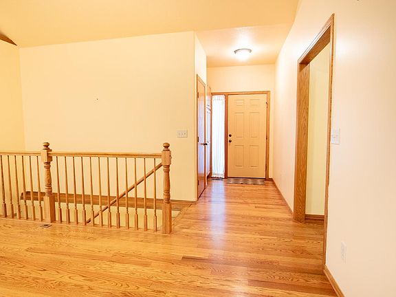 3rd image of 533 Autumn Glen Ct