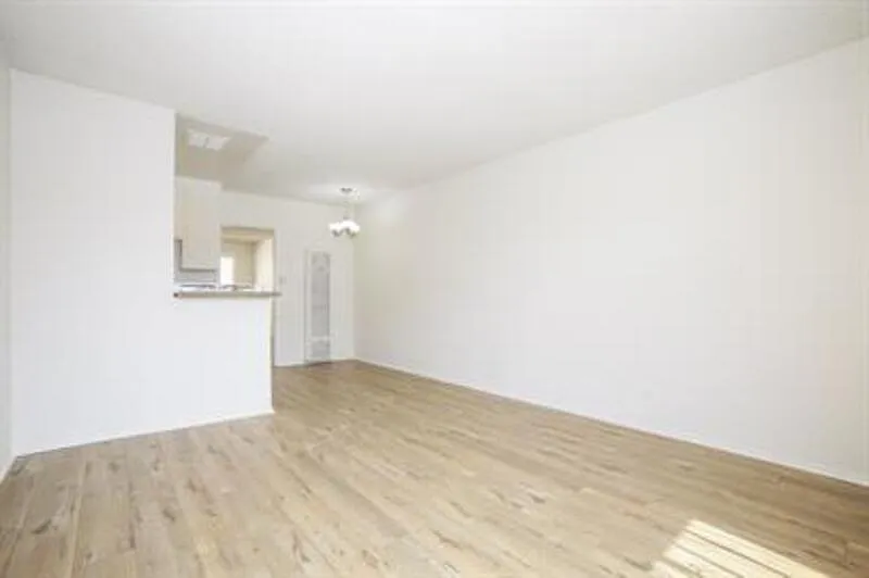 1 bed, 1.0 bath, 600 sqft, $2,050 — Photo 3