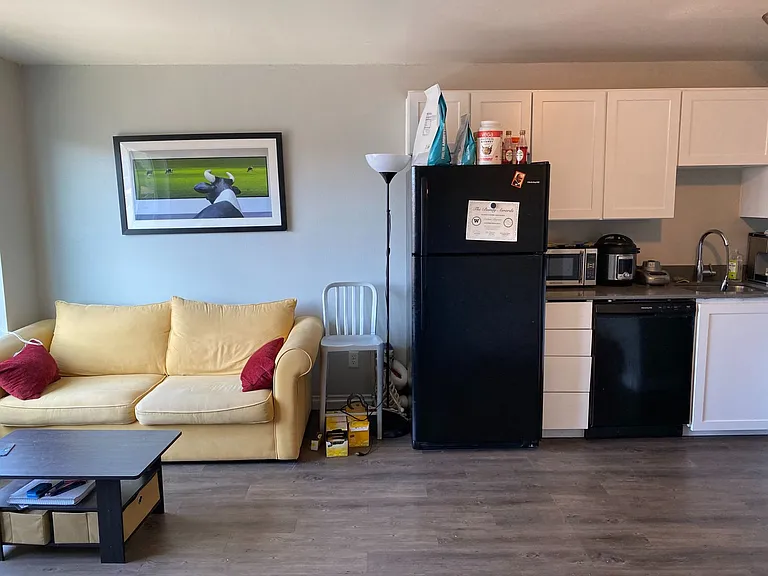 Adams Court Apartments — Photo 41