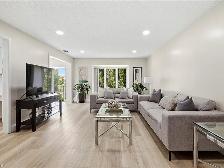 428 Meadowlark Ln #B — Photo 2