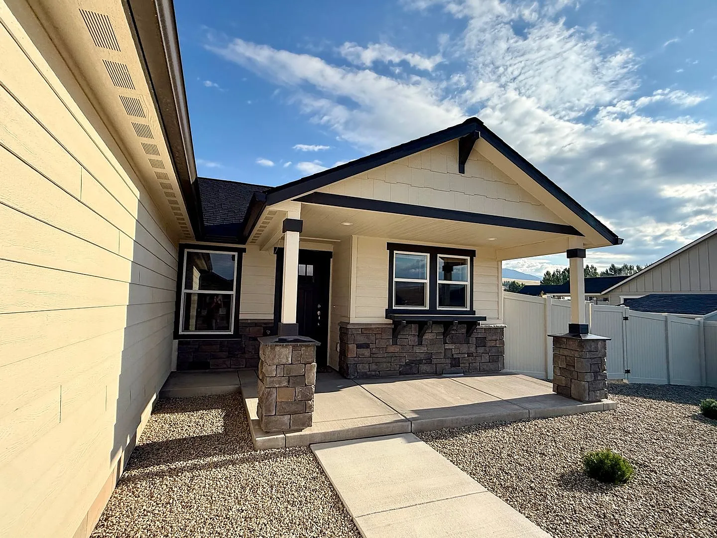 Gorgeous 3 Bed/2Bath Home near the Wye! — Photo 1
