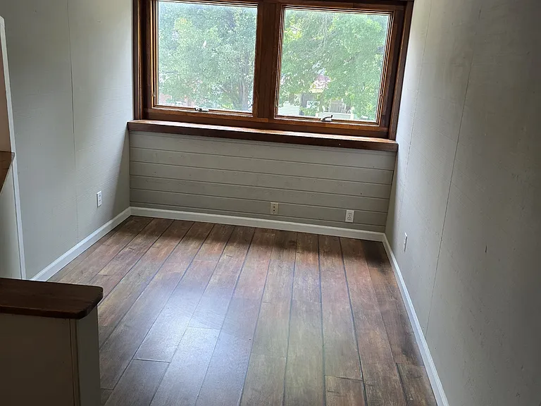 406 W Maple St — Photo 5