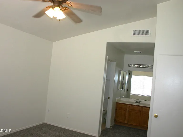 516 E Vogel Ave — Photo 5