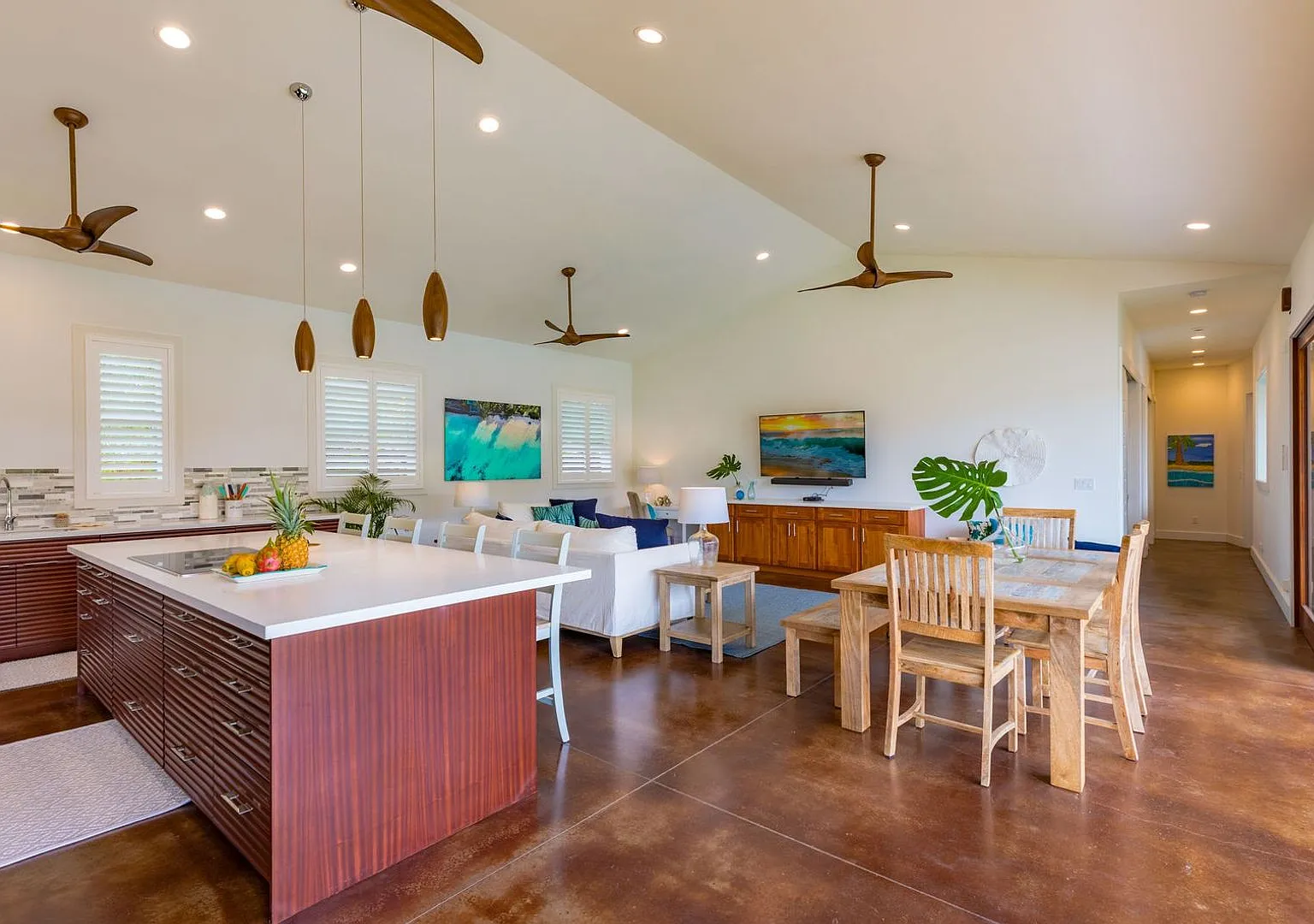 Beautiful Private Home w/Pool, Yard & AC - Walk to the Beach — Photo 4
