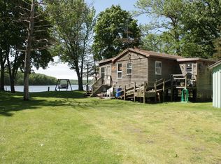 7161 S Riverside Dr, Dixon, IL 61021