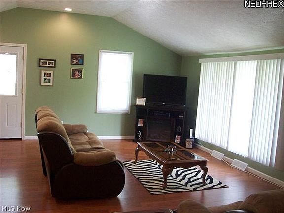 5th image of 34120 Woodlawn Dr