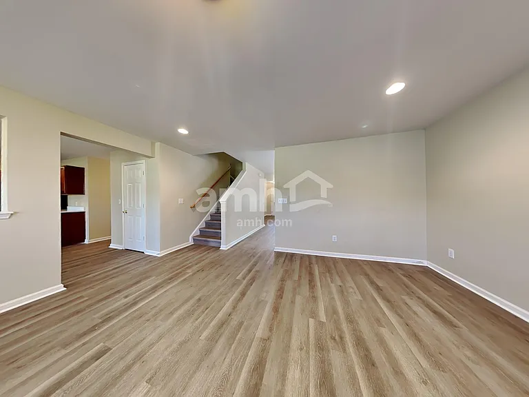 5034 Ballantine Dr — Photo 6