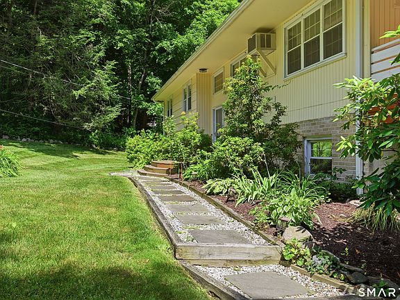 2nd image of 3 Birchcrest Drive