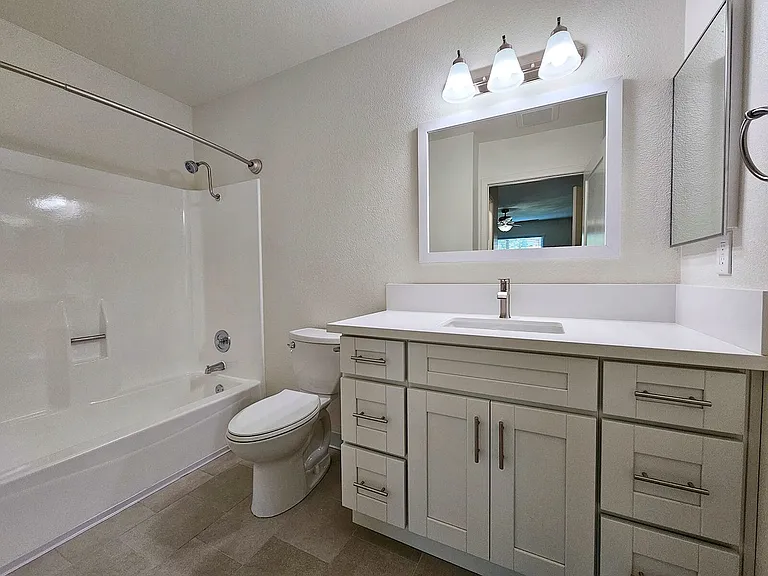 Parklane Apartments — Photo 38