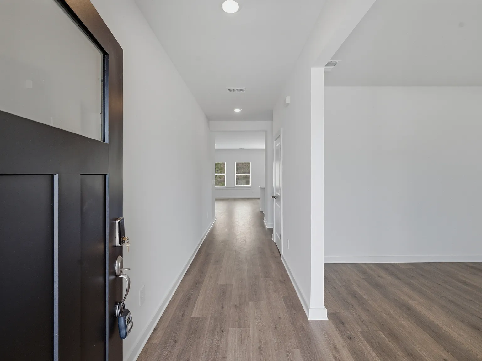 4 bed, 2135 sqft, $2,650 — Photo 3