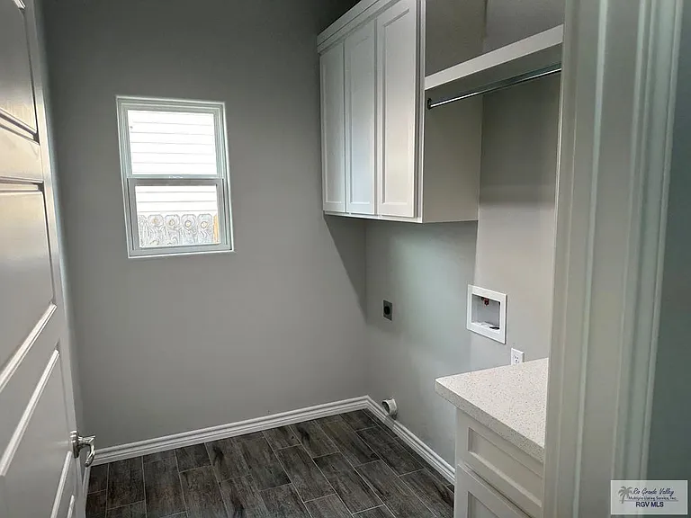 8822 Albatross St — Photo 6