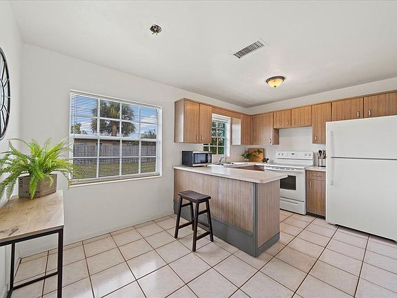 4th image of 520 Grant Ave APT B