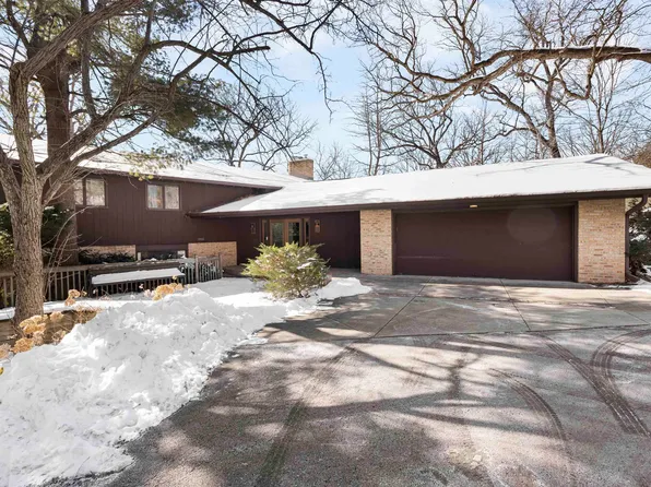 2200 Willow Ln, Rockford, IL 61107