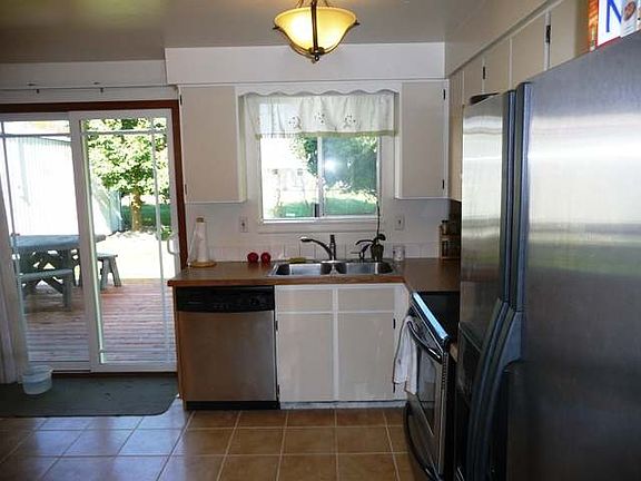 4th image of 26907 E Queen Ave