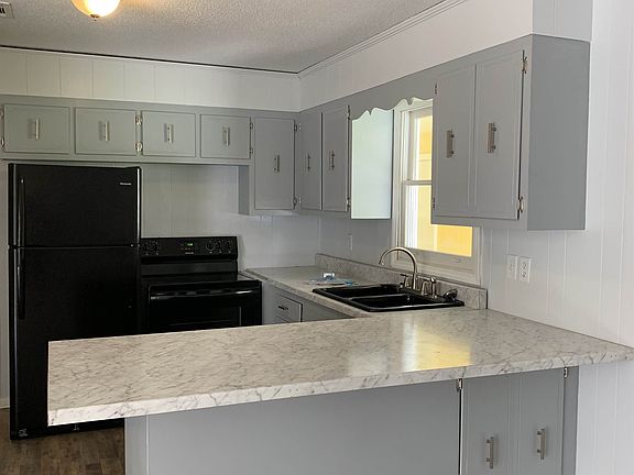 3rd image of 111 Elaine Dr