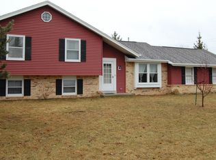 7877 S Burdick Ave, Oak Creek, WI 53154