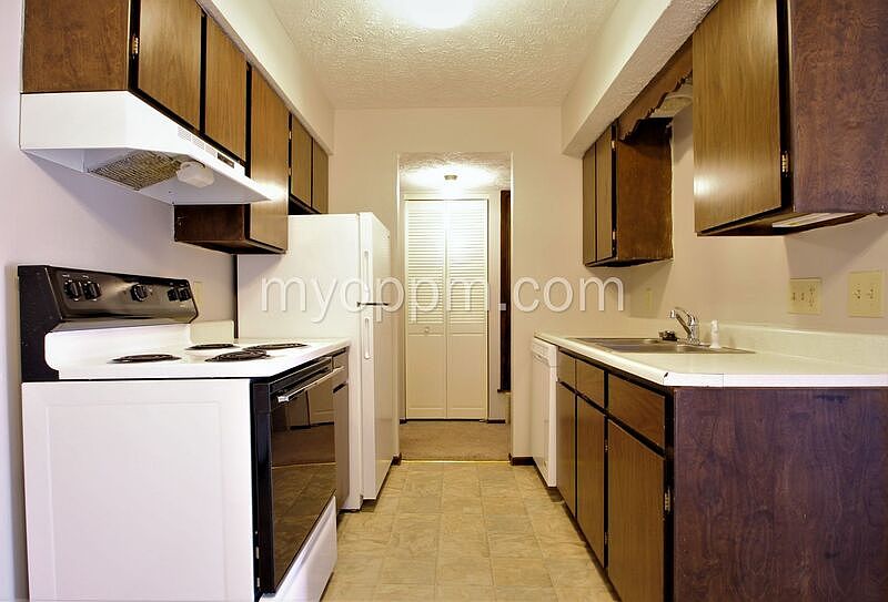 2nd image of 824 Lincoln Rd APT 305