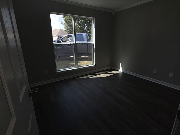 4th image of 114 Stanton Cir