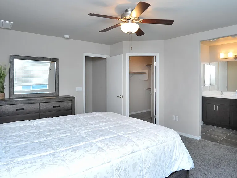 1218 E Blacklidge Dr — Photo 11