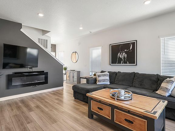 4th image of 2303 N Wildwood Ln